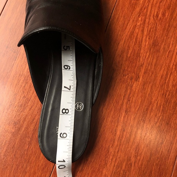 Chanel black leather mule with silver tone chain and charms - Picture 9 of 17